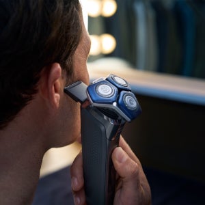 Philips Norelco Shaver 6900 with SenseIQ and Quick Clean Pod, Series 6000